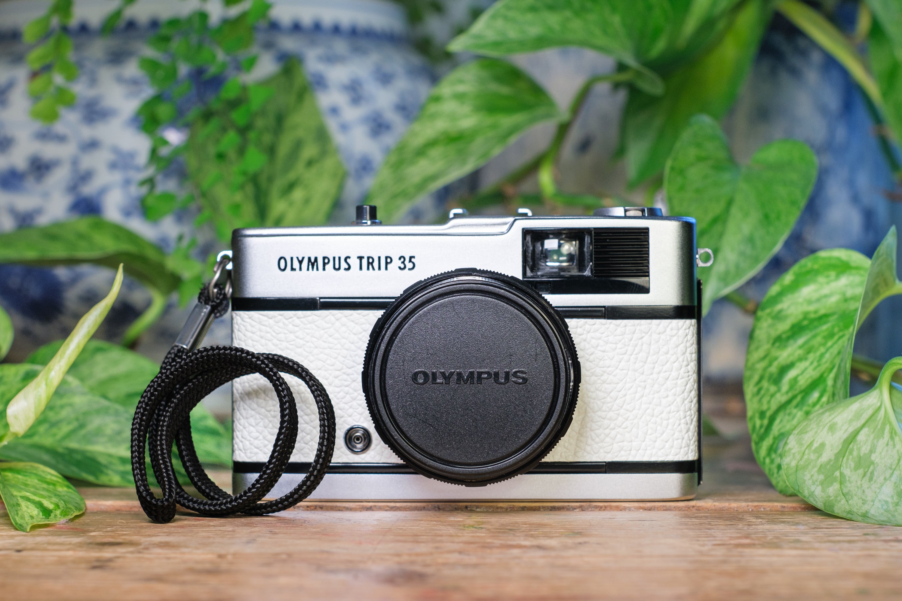 Olympus Trip 35 Vintage 35mm Film Camera - Diamond White | Lovingly Refurbished and Fully Tested